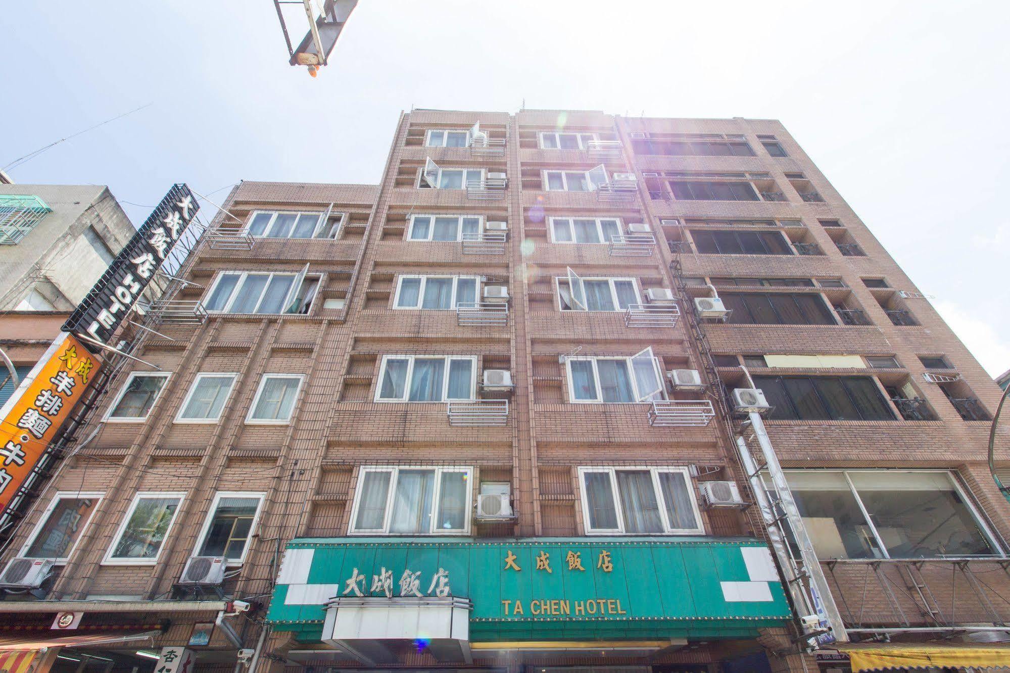 Day Chen Hotel Yilan Экстерьер фото