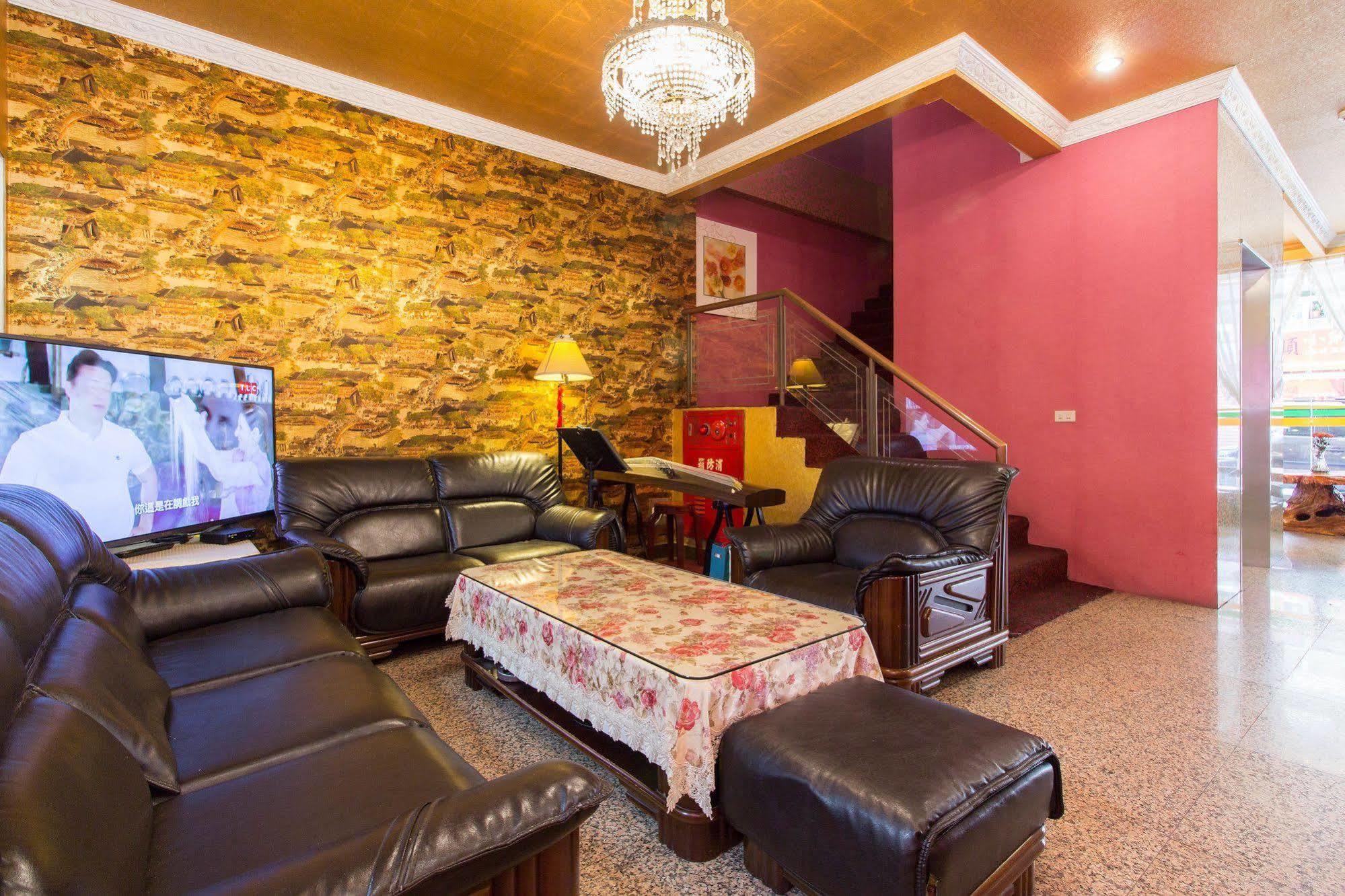 Day Chen Hotel Yilan Экстерьер фото