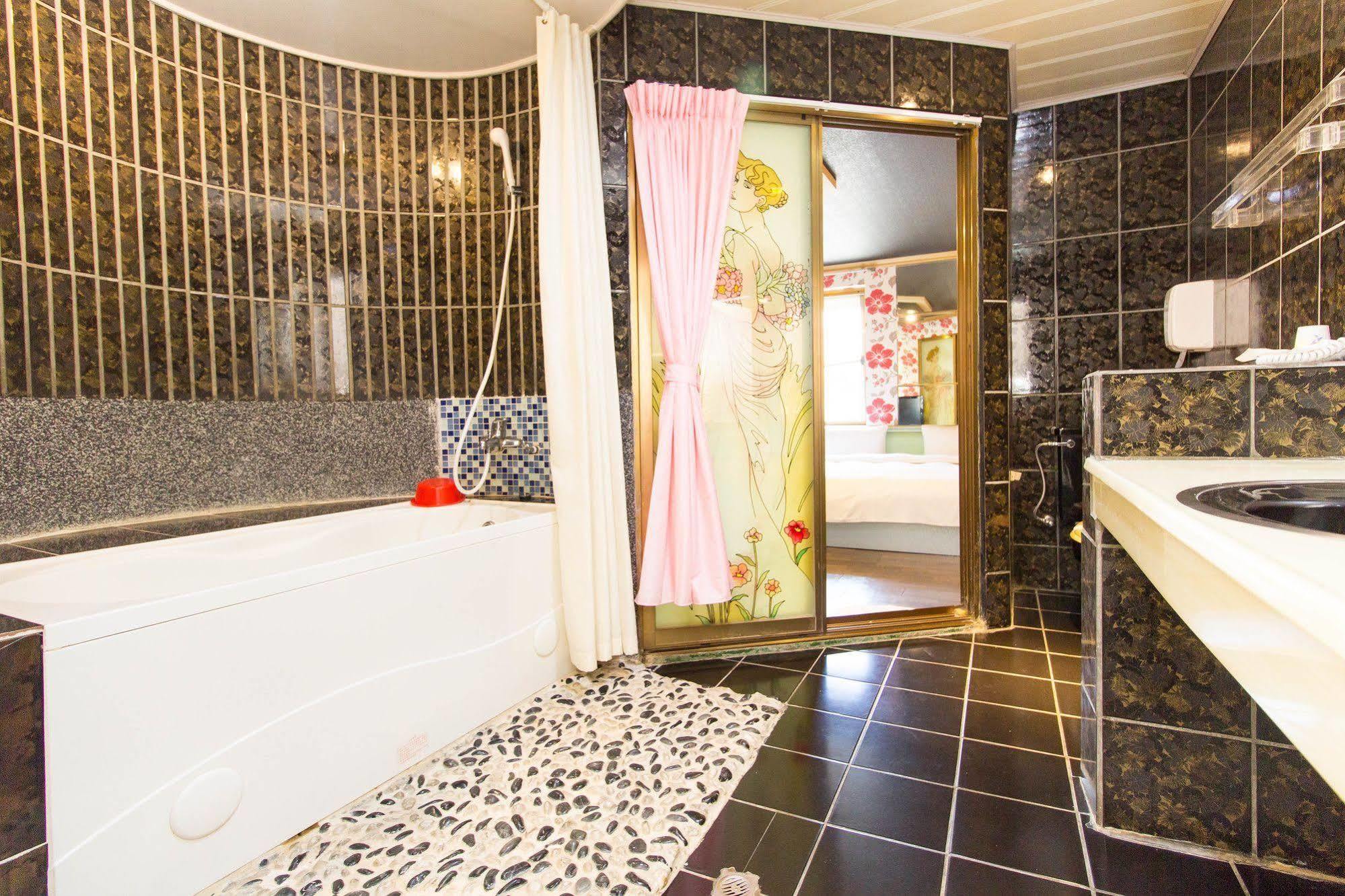 Day Chen Hotel Yilan Экстерьер фото