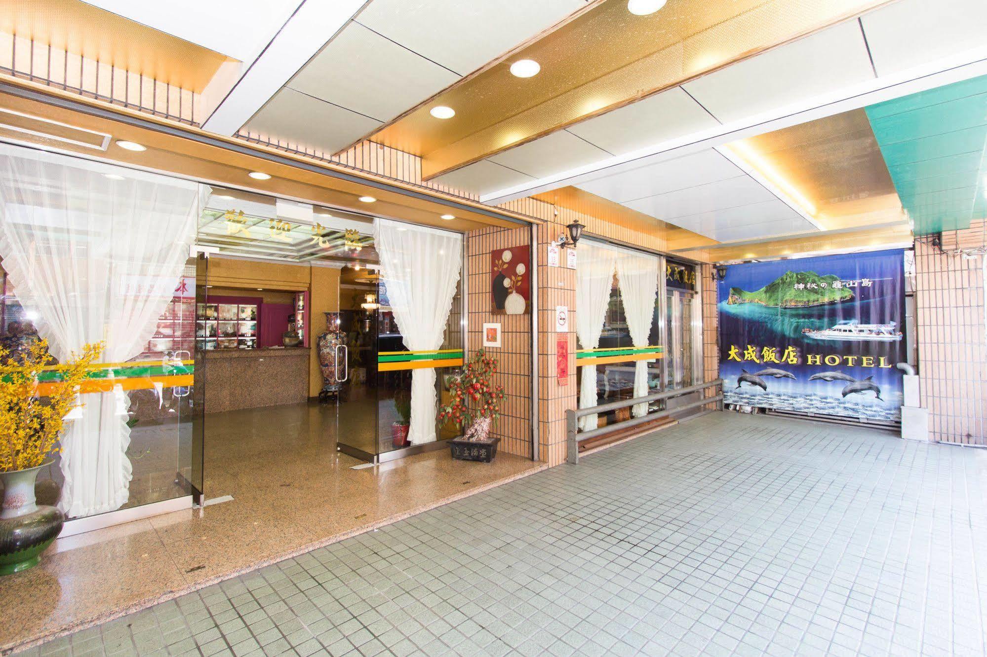 Day Chen Hotel Yilan Экстерьер фото