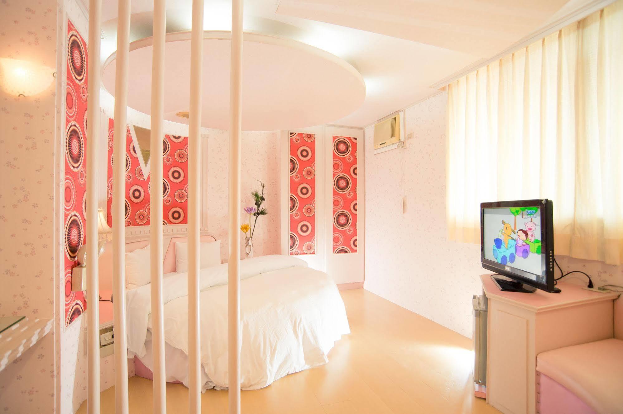 Day Chen Hotel Yilan Экстерьер фото