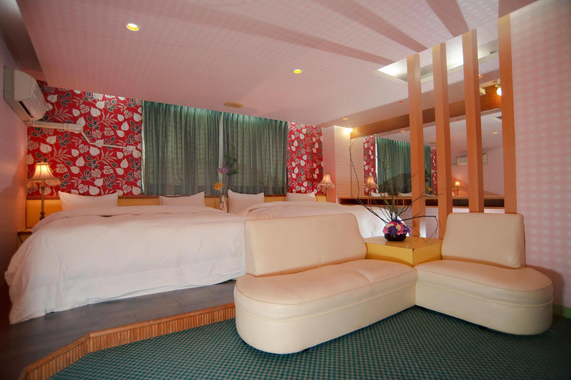 Day Chen Hotel Yilan Экстерьер фото