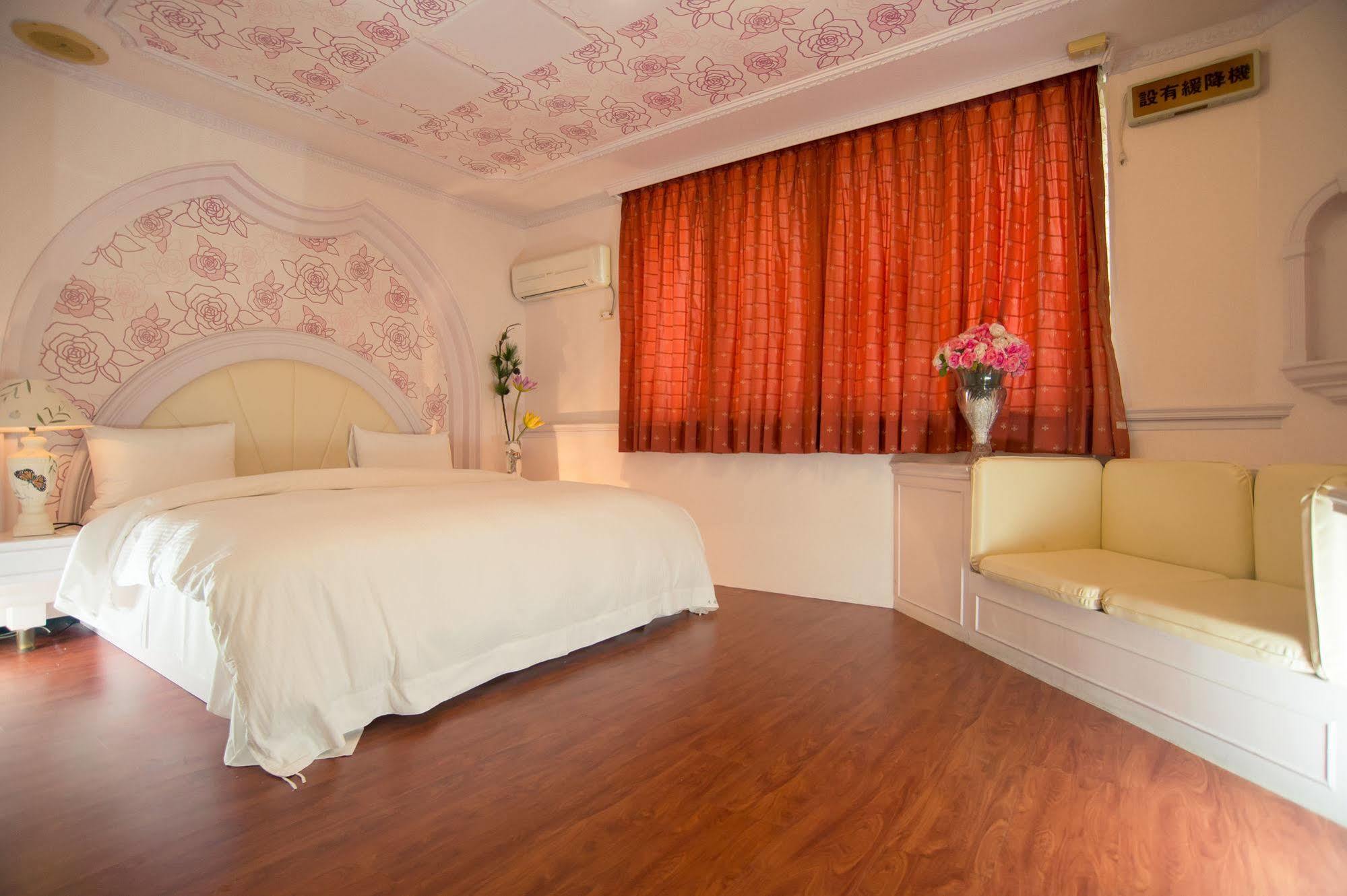Day Chen Hotel Yilan Экстерьер фото