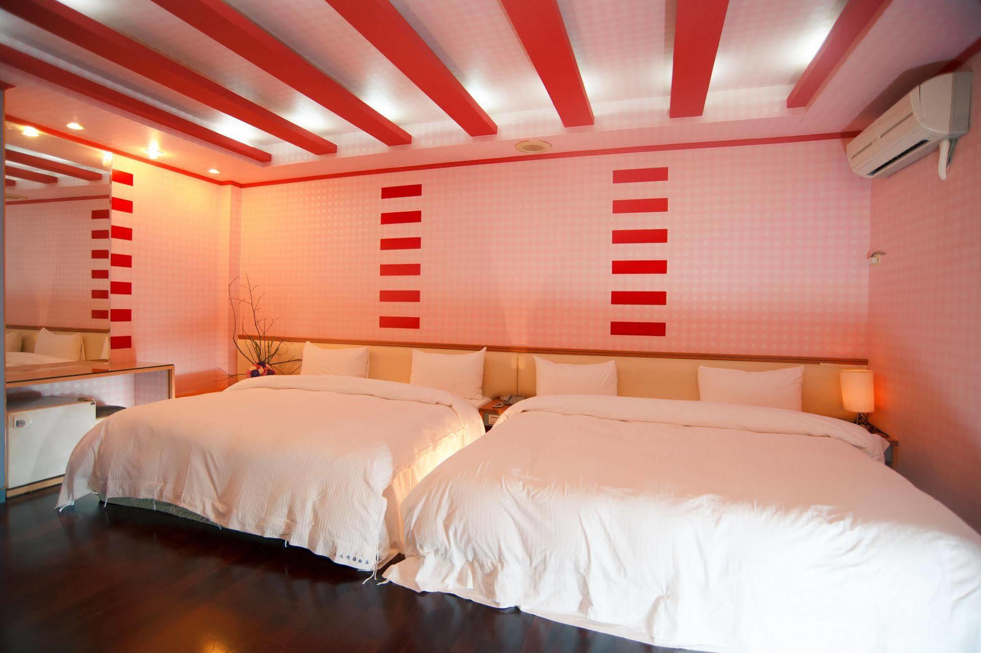 Day Chen Hotel Yilan Экстерьер фото