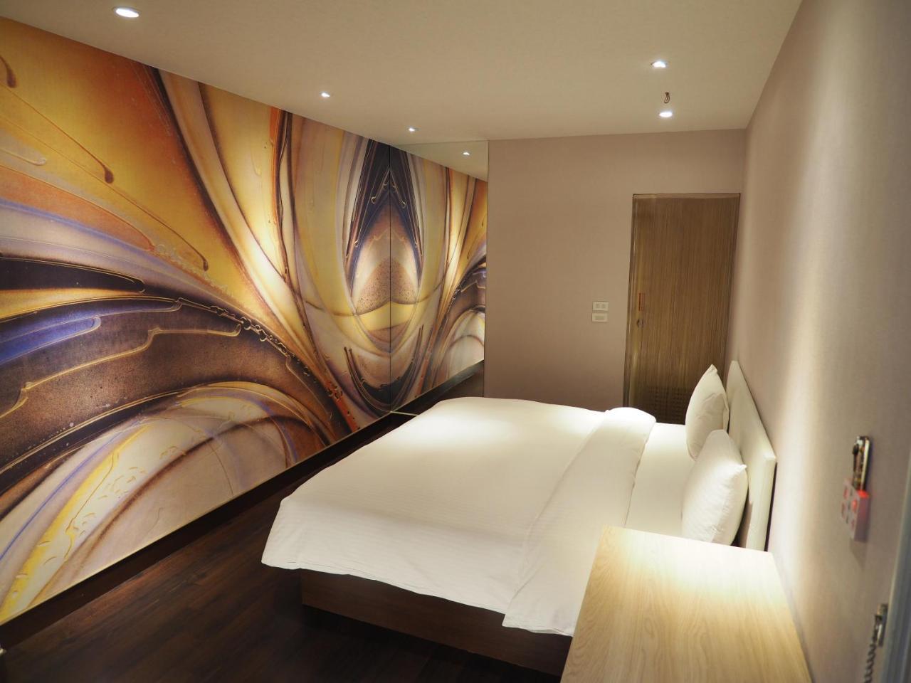 Day Chen Hotel Yilan Экстерьер фото