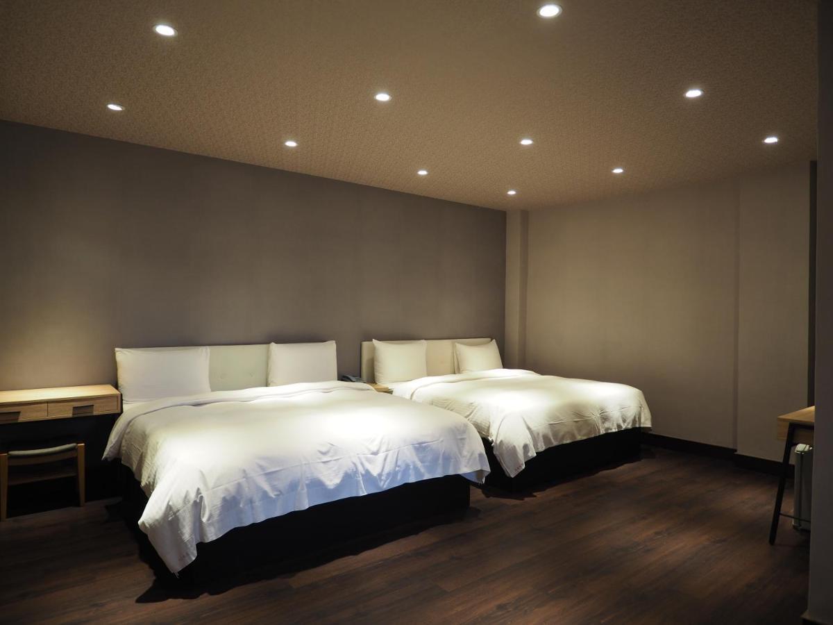 Day Chen Hotel Yilan Экстерьер фото